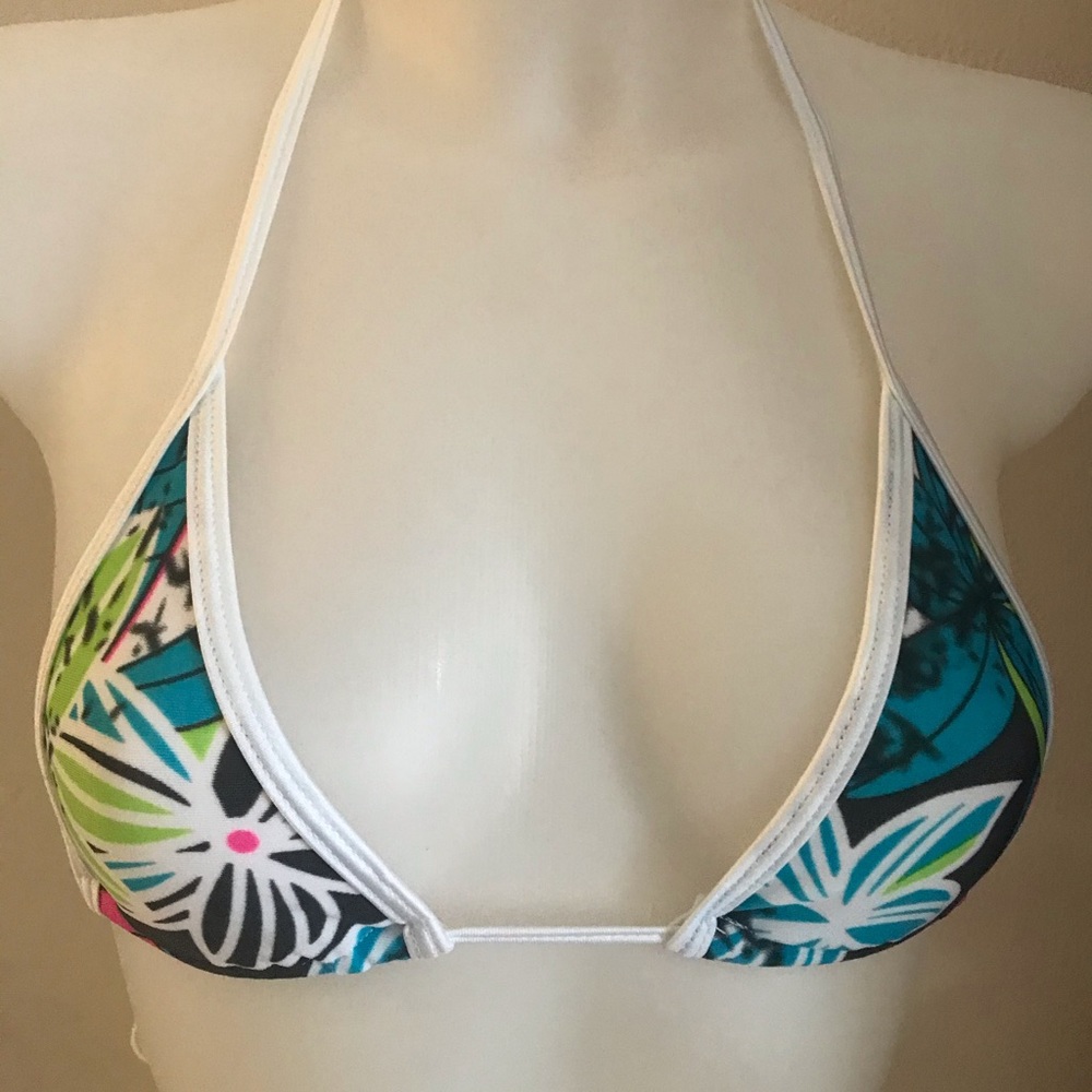 Bikini - Picture 2 of 7